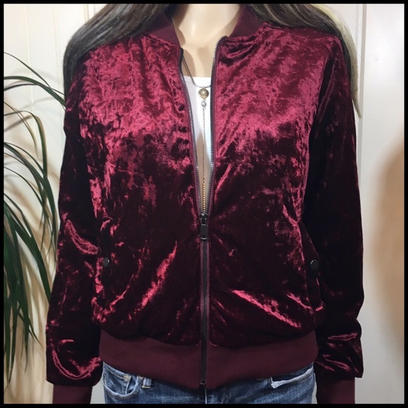 Velvet Bomber - Picture 2 of 8